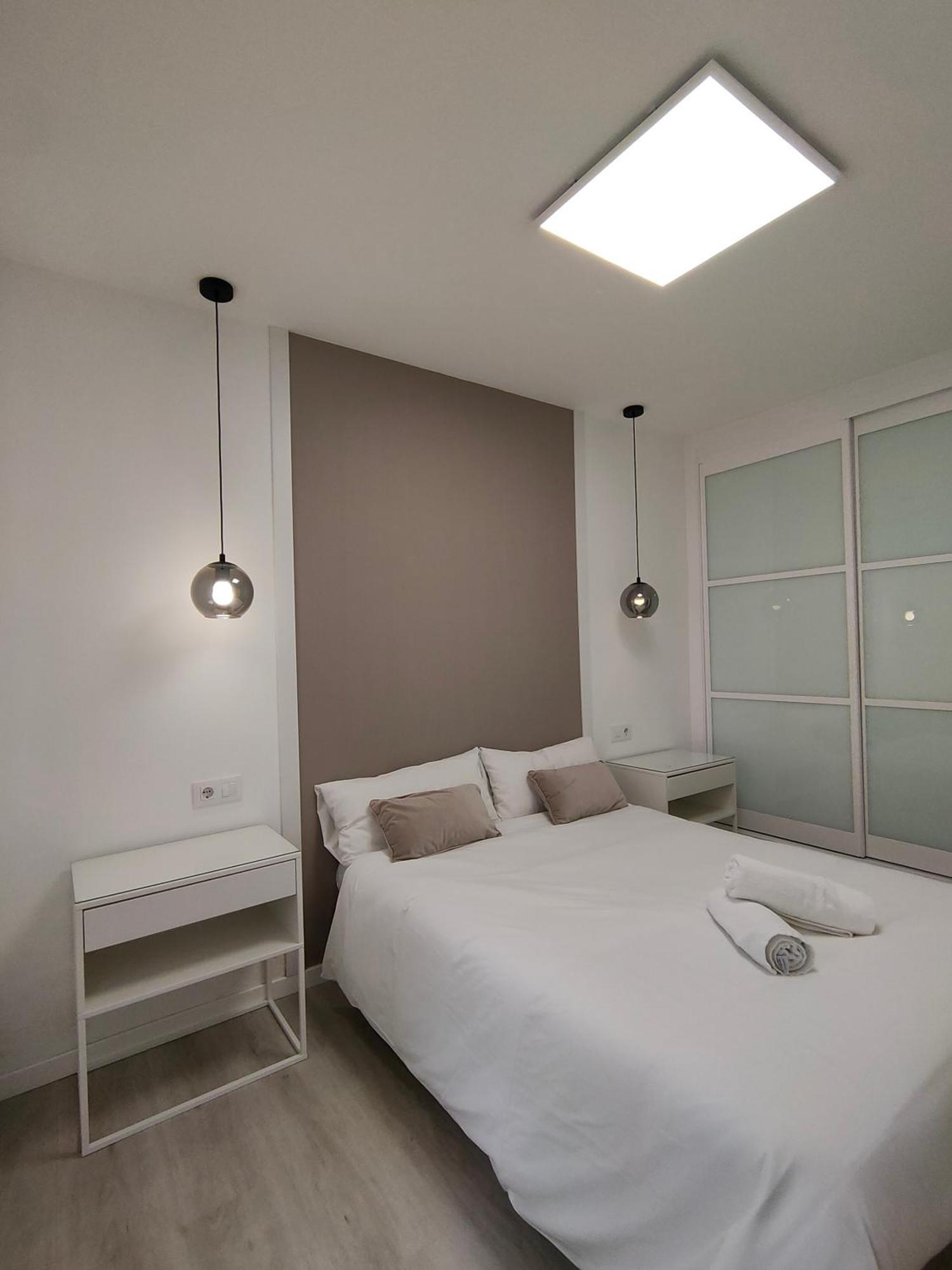 Casa Mallen, Con Amplia Terraza, En El Barrio De Nervion Seville Exterior photo
